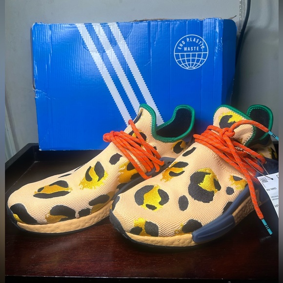 Pharrell Williams x Adidas Collab - Picture 2 of 6